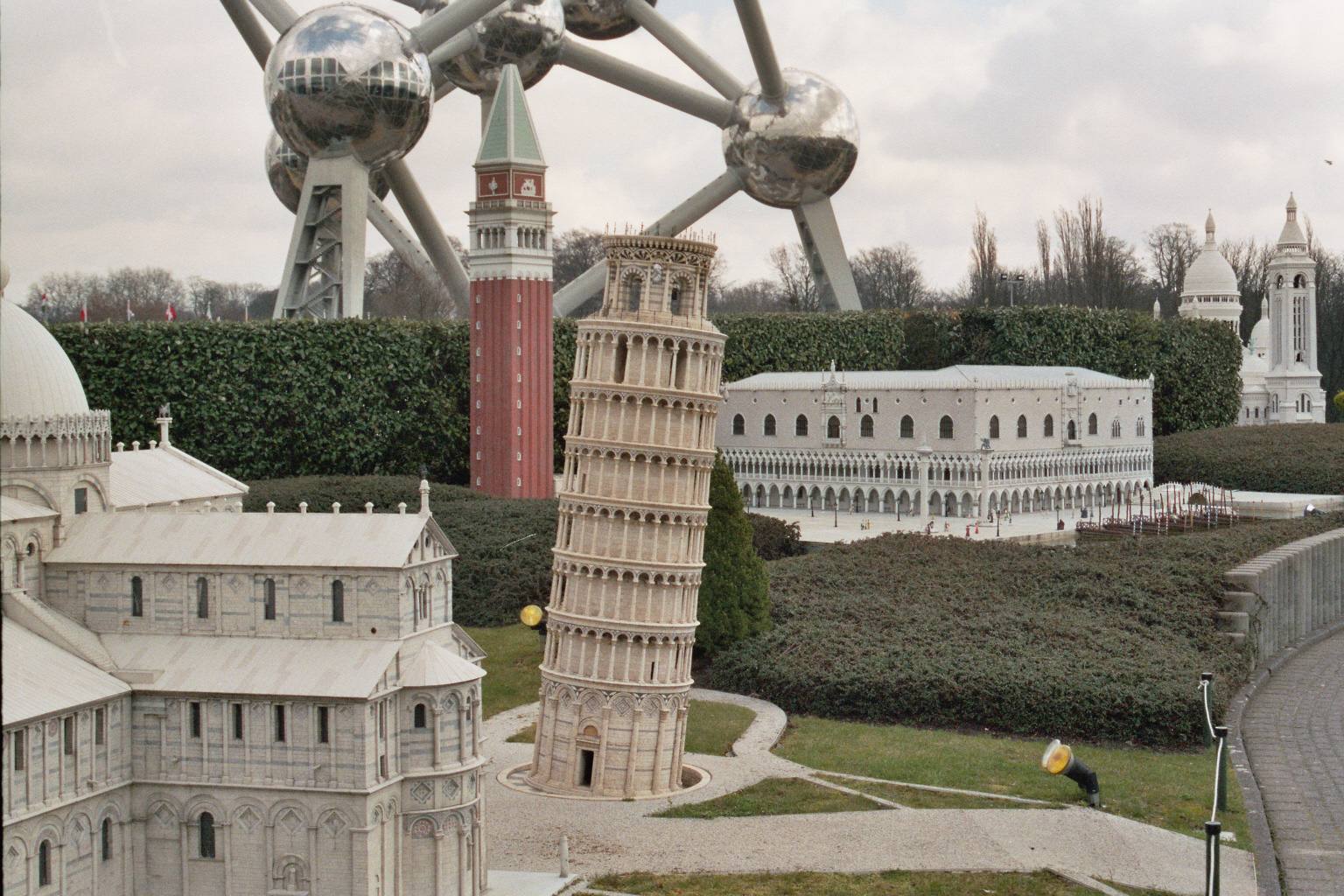bruessel_minieurope_schiefe_turm.jpg